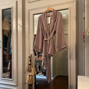 New with Tags Luxurious Velvet Sleeping with Jacques Platinum High End Robe